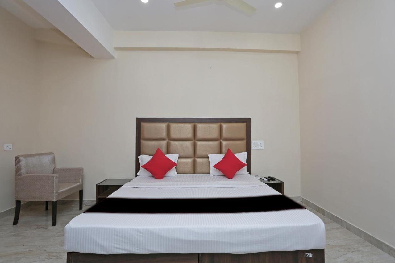 Capital O 37423 Golden Leaf Hotel Dehradun Exterior photo