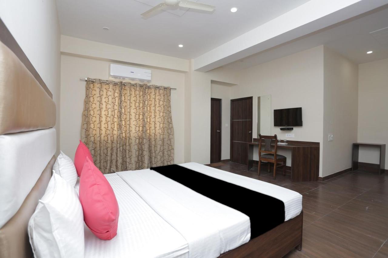 Capital O 37423 Golden Leaf Hotel Dehradun Exterior photo