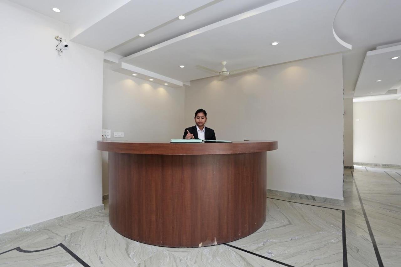 Capital O 37423 Golden Leaf Hotel Dehradun Exterior photo