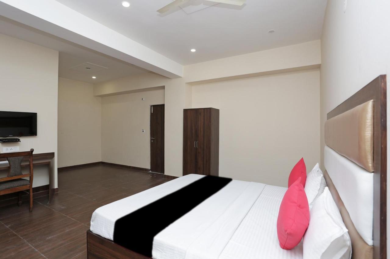 Capital O 37423 Golden Leaf Hotel Dehradun Exterior photo