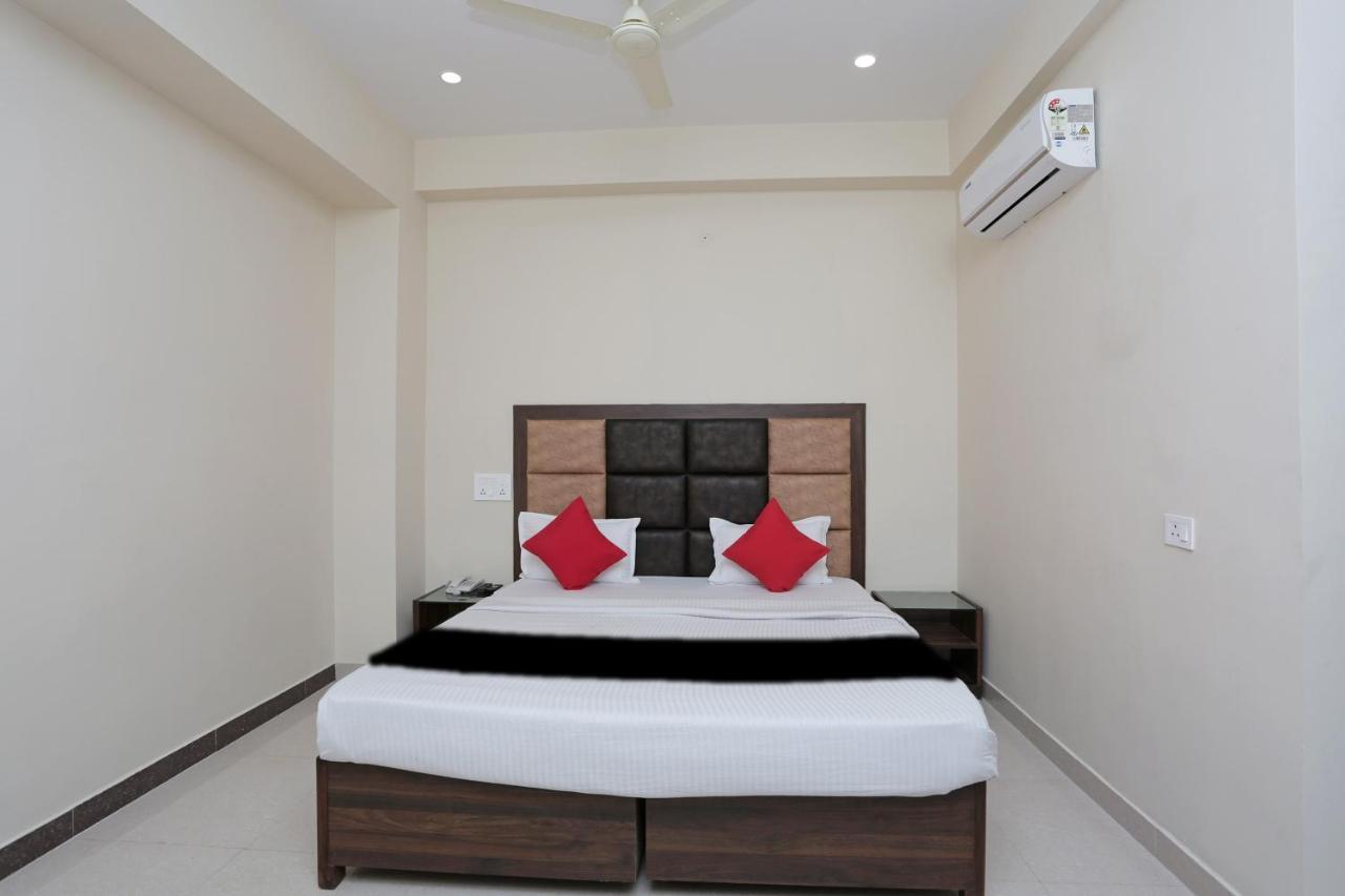 Capital O 37423 Golden Leaf Hotel Dehradun Exterior photo