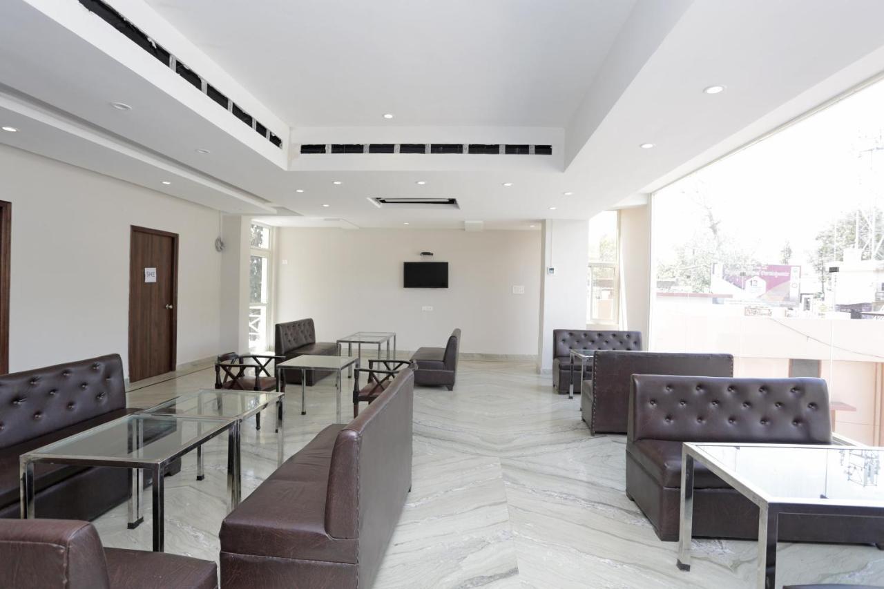 Capital O 37423 Golden Leaf Hotel Dehradun Exterior photo